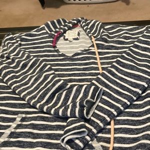 Hooded sweatshirt with kangaroo pocket